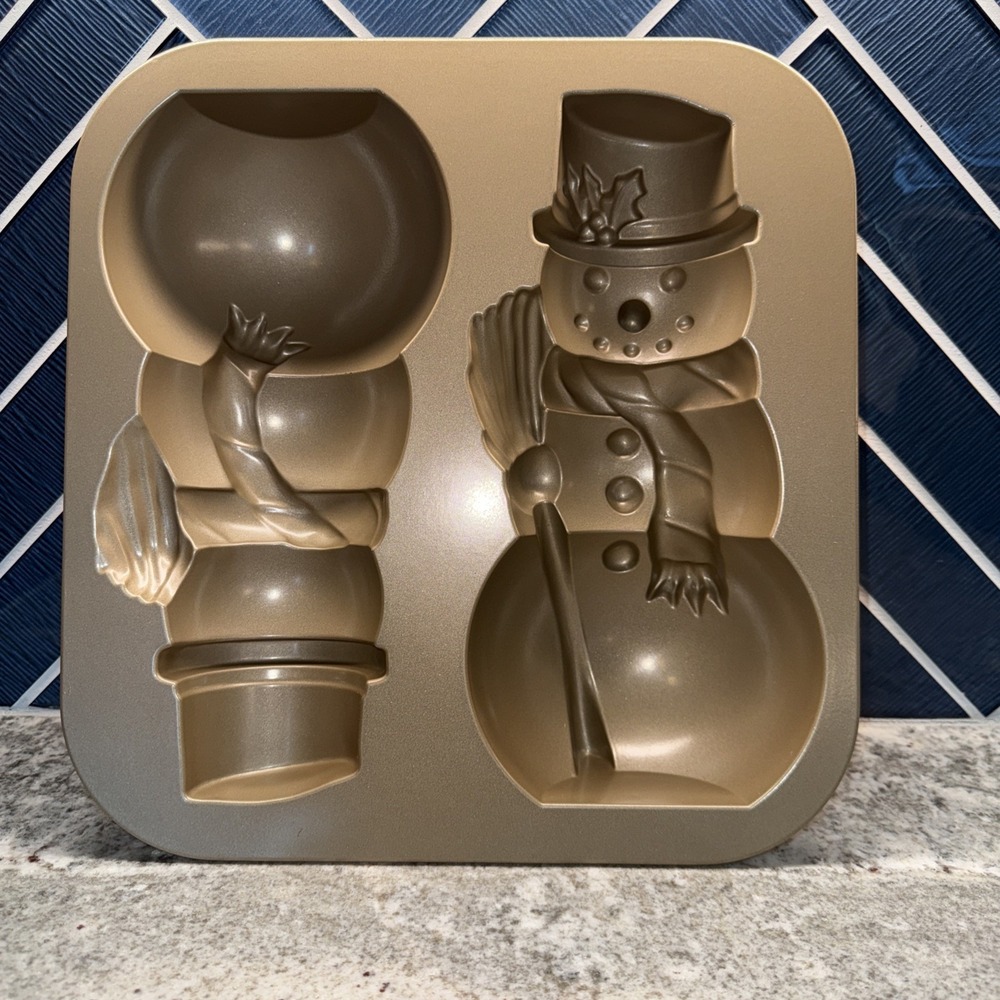 New William Sonoma Nordic ware Mold cake‎ Pan Snowman Heavy cast  Aluminum